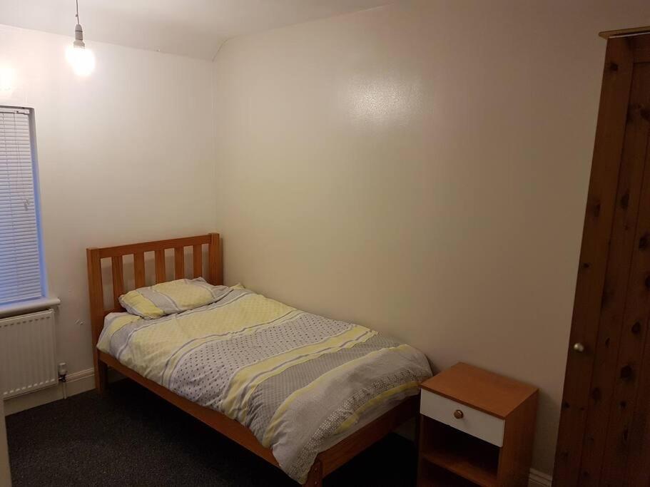 Two Bedroom Maisonette Close Towarwick Uni Coventry Exterior foto